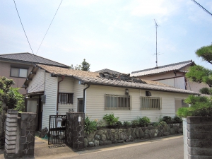 施工中：屋根瓦