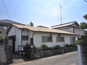 施工中：屋根瓦